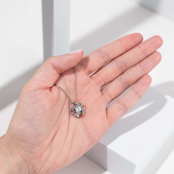 Para a Minha Mãe – Colar banhado a ouro branco 14k com cristais de zirconia cúbica SAMIRA