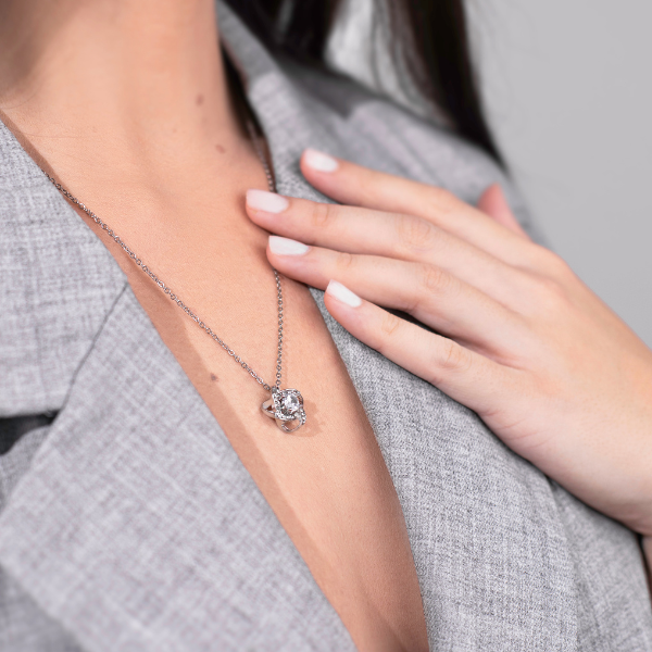 Futura Mãe - Colar banhado a ouro branco 14k com cristais de zirconia cúbica GIA